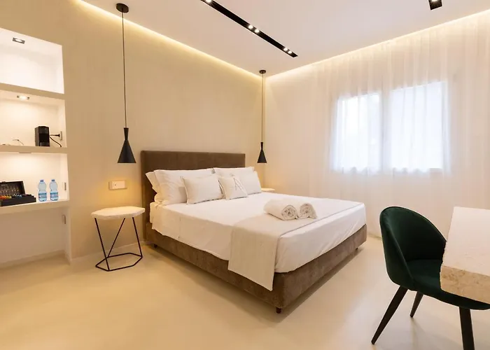 Double A Luxury בית הארחה 4*