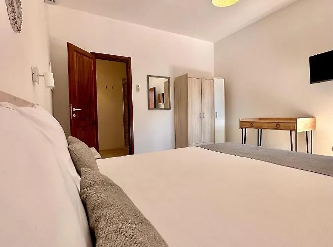 Double A Luxury אולביה