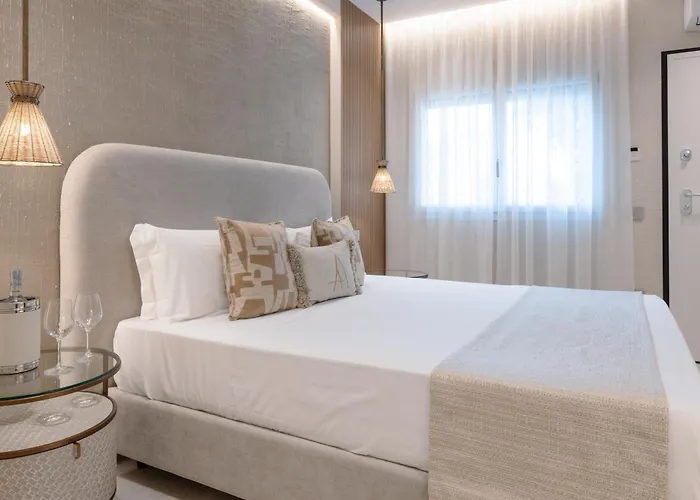 Double A Luxury בית הארחה 4*