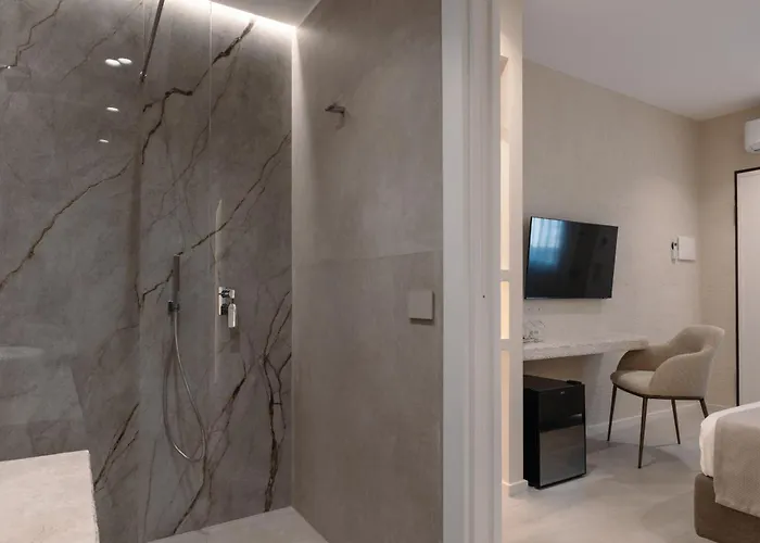 בית הארחה Double A Luxury 4*